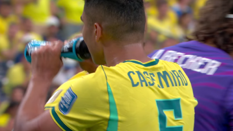 Pausas para hidratação na Copa do Mundo geram debate entre saúde dos atletas e ritmo das partidas